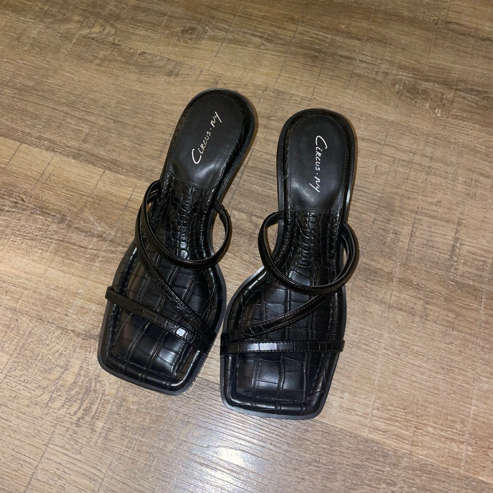 Circus NY black kitten heels size 7